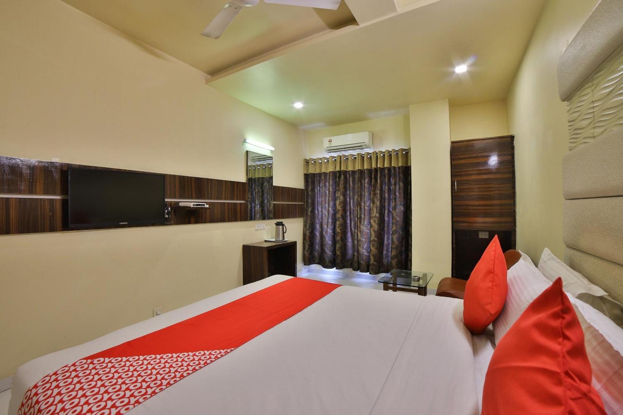 Capital O Kalash Residency Ahmedabad Exterior foto